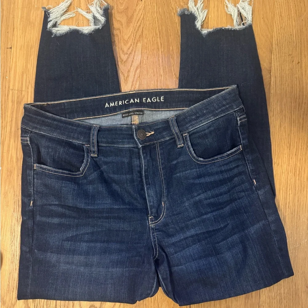 American Eagle Outfitters Women's Distressed Dark Blue Cropped Jeans - Picture 1 of 5